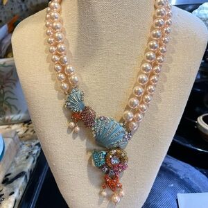 Elegant Pearl and Rhinestone Sea Shells underwater by Dreiew